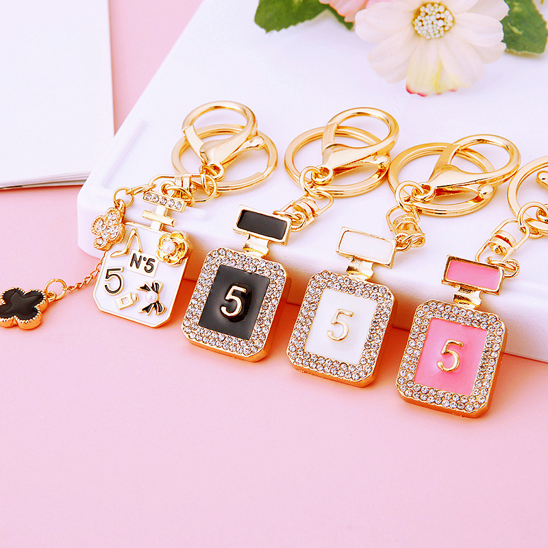 Chic Diamond-Encrusted Car Keychain for Women Feminine Pearlescent Key Ring