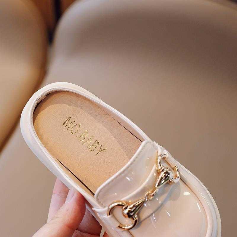 Slipper Girls slippers for summer 2023 new styles for medium and large childrens outdoor wear soft soled sandals with toe caps childrens fashionable p