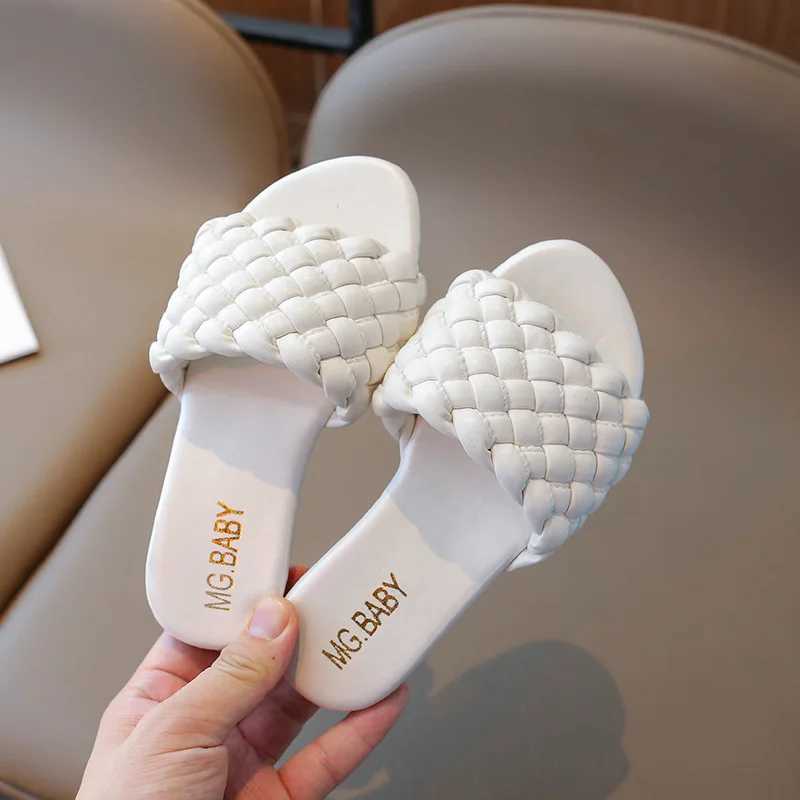 Slipper Childrens sliders girls fashionable princess shoes soft soles girls sandals breathable summer beach shoes girls childrens shoes S25326