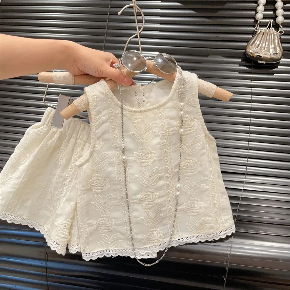 Flower Embroidery Summer Girls Sets Sleeveless Lace Vest Shorts Outfits 3-7 Years Round Neck Kids Clothes 250326