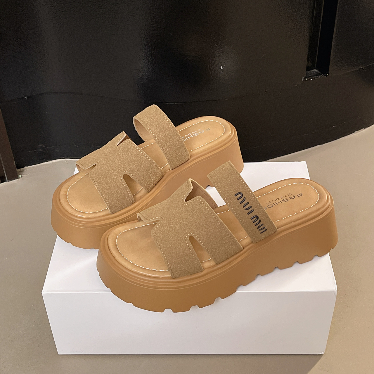 Free Shipping 2025 new designer sandals slippers platform casual comfortable sandals slides womans sandal outdoor Slipper woman shoes