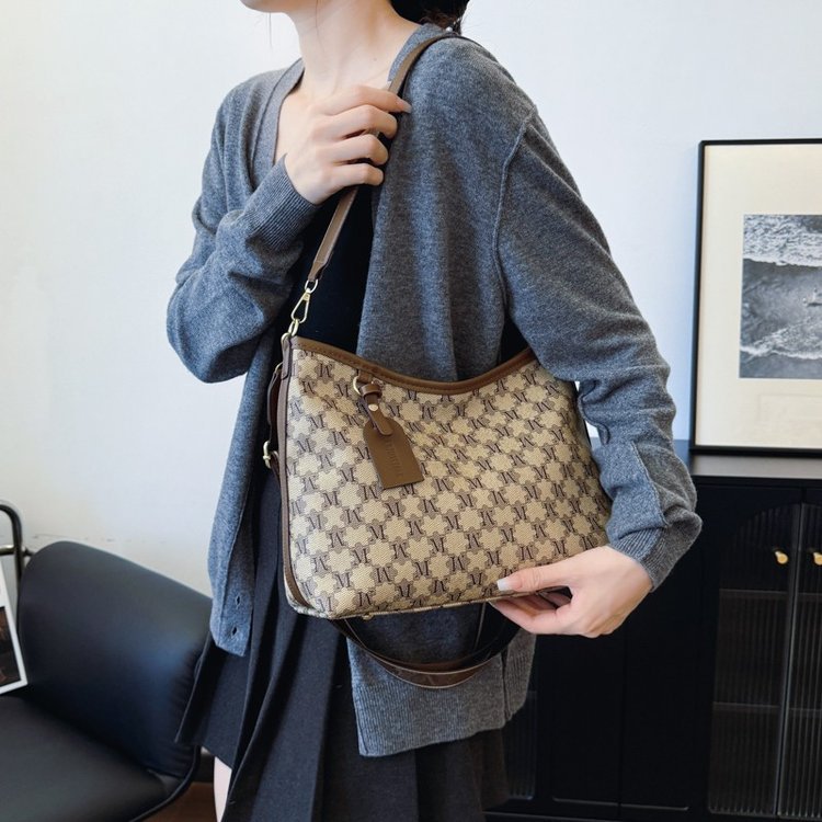 Women's new fashion simple large capacity underarm bag daily atmosphere single shoulder crossbody bag
