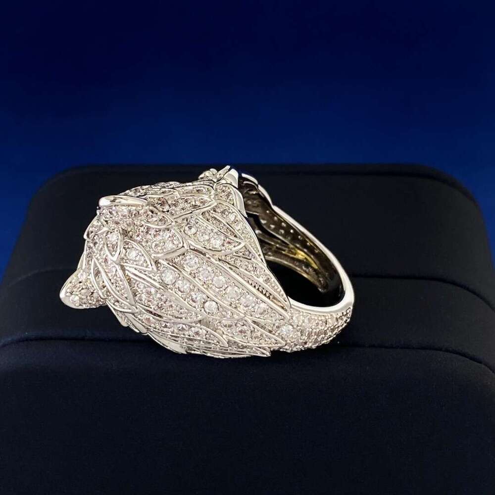 New raccoon shaped jewelry ring with sparkling diamond light and dynamic elf green eyes