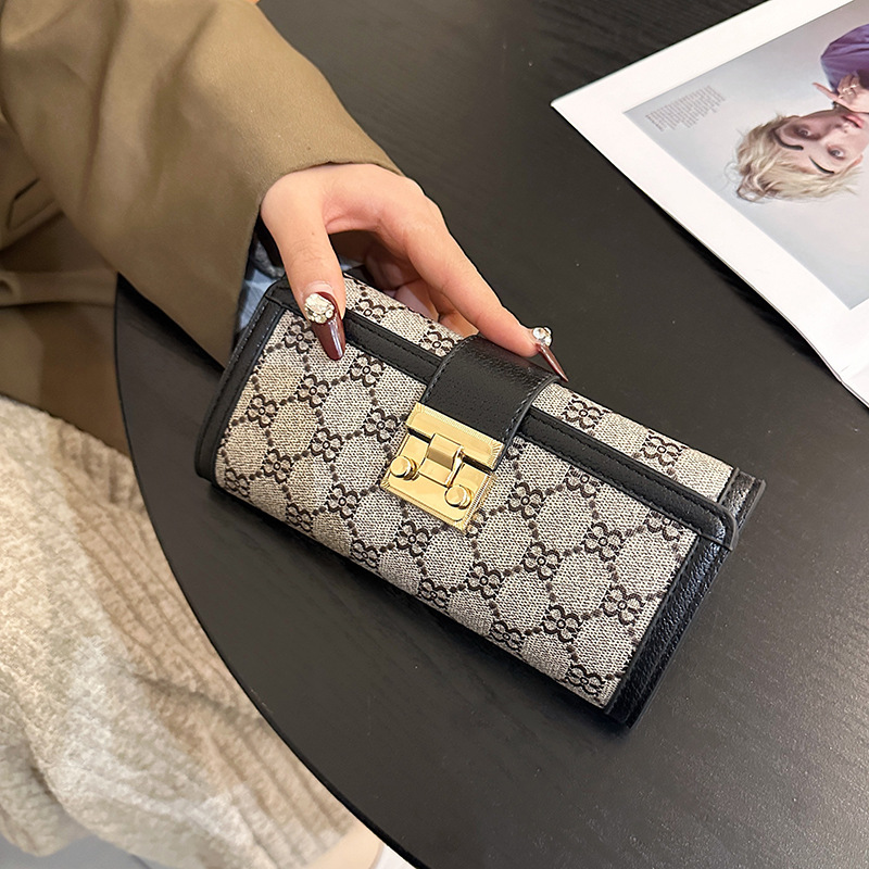 2025 Designer printed Women's new 3 short multi-card triple fold buckle long wallet with hand