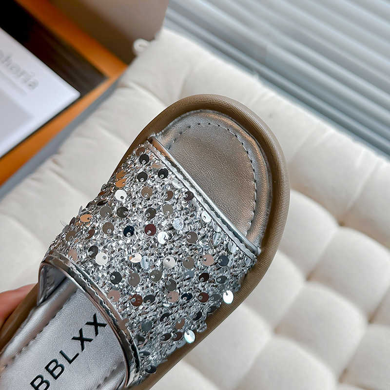 Slipper 2024 Summer Open toed Girls Indoor and Outdoor Slippers One line Dragging Shining sequins Non slip Slippers Cool Dragging Casual Versatile S25