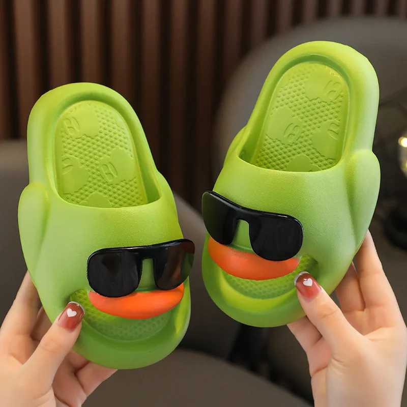 Slipper Summer childrens slides cute cartoon soft soled childrens shoes baby bathroom slides waterproof and anti slip boys and girls beach shoes S2532