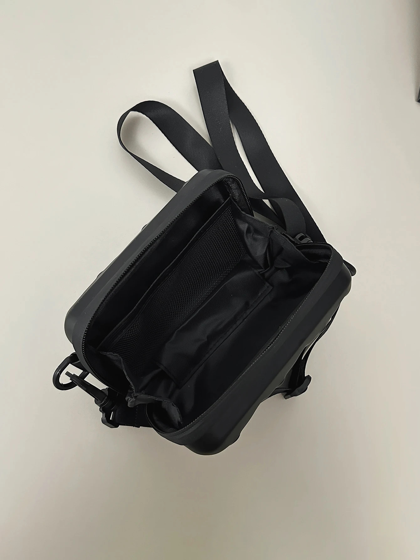 Mens simple and lightweight luggage fashionable meteor shower diagonal shoulder bag black pressed shell mens cross body 250326