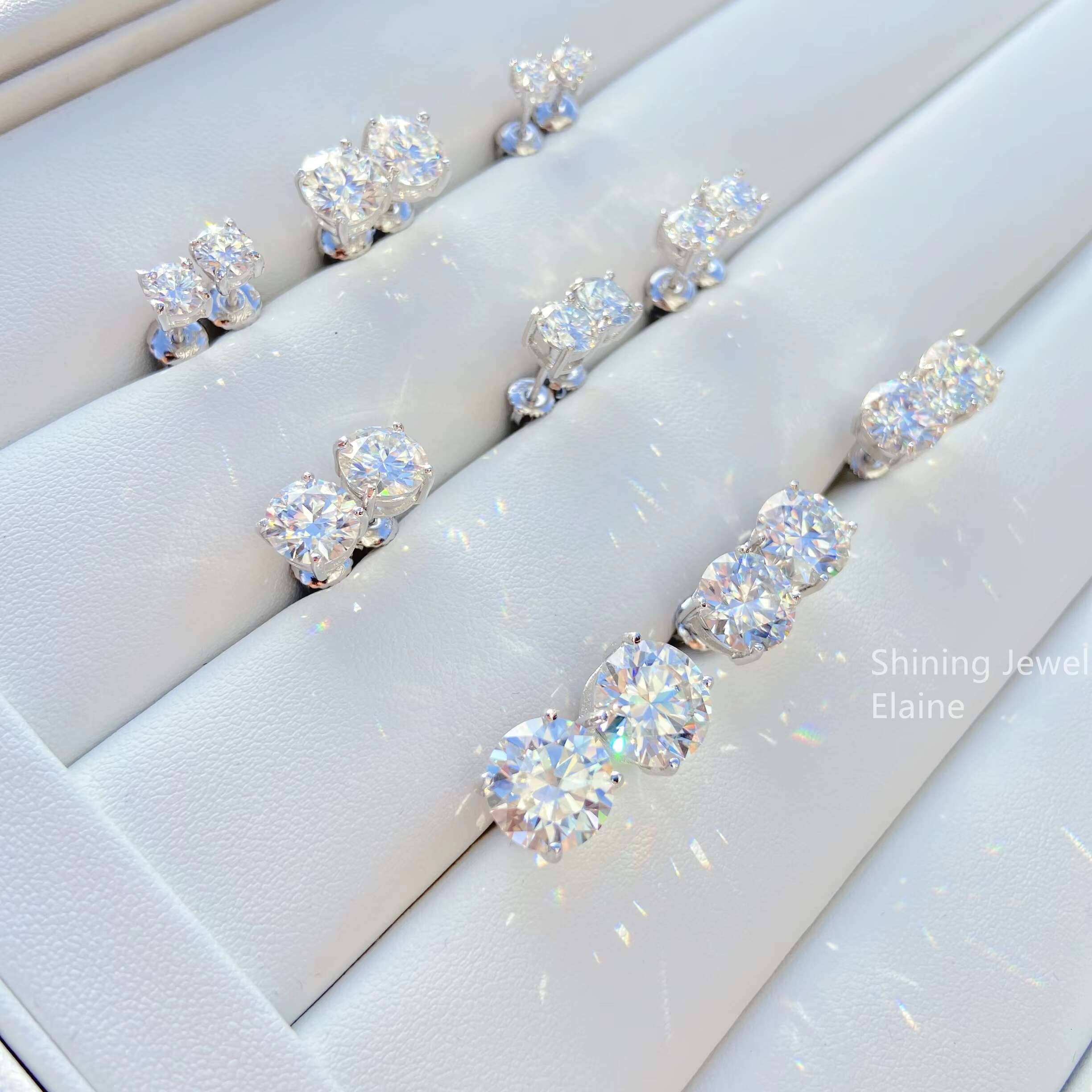 Luxury Cute Small Earrings Classic Design Four Claws Round VVS Moissanite Lab Diamond Sterling Silver 925 Stud Earrings