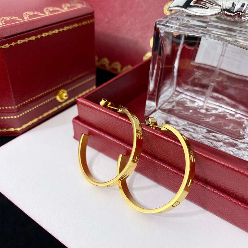 Era metal large C-shaped earrings, niche new style, fashionable, simple, generous, personalized, cool style earrings