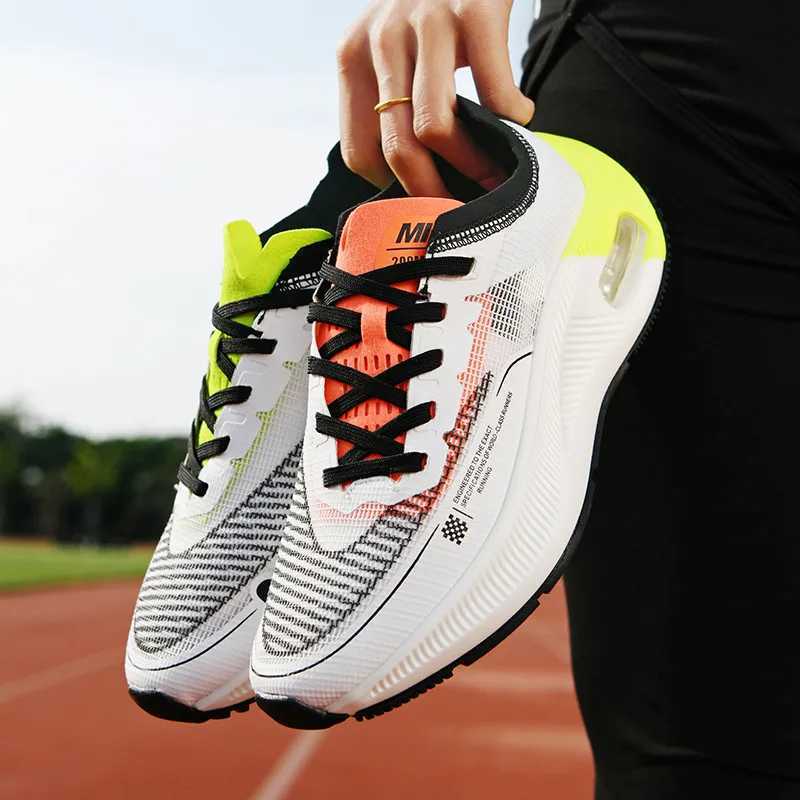 New male and female sports enthusiasts running shoes with lightweight breathable air cushion shock absorber Bblack gold size 36-46 Y250325
