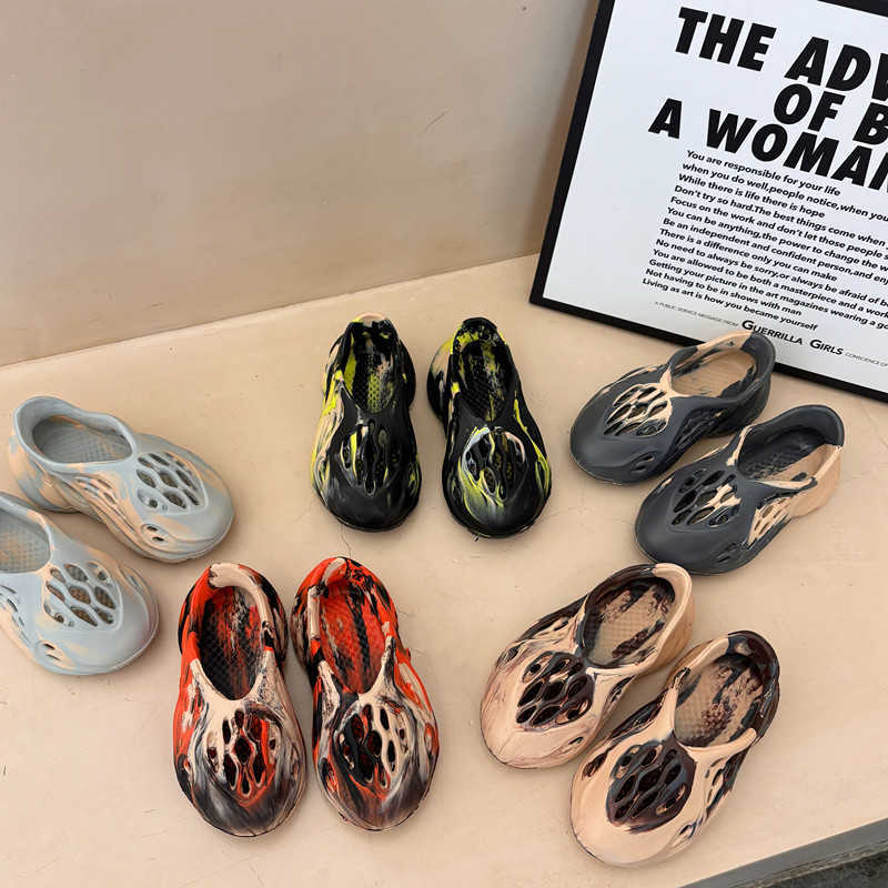 Slipper Childrens Cave Shoes 2024 Summer New Style EVA Ultra Light Sandals for Boys and Girls Small and Medium sized Beach Shoes for Parents and Child