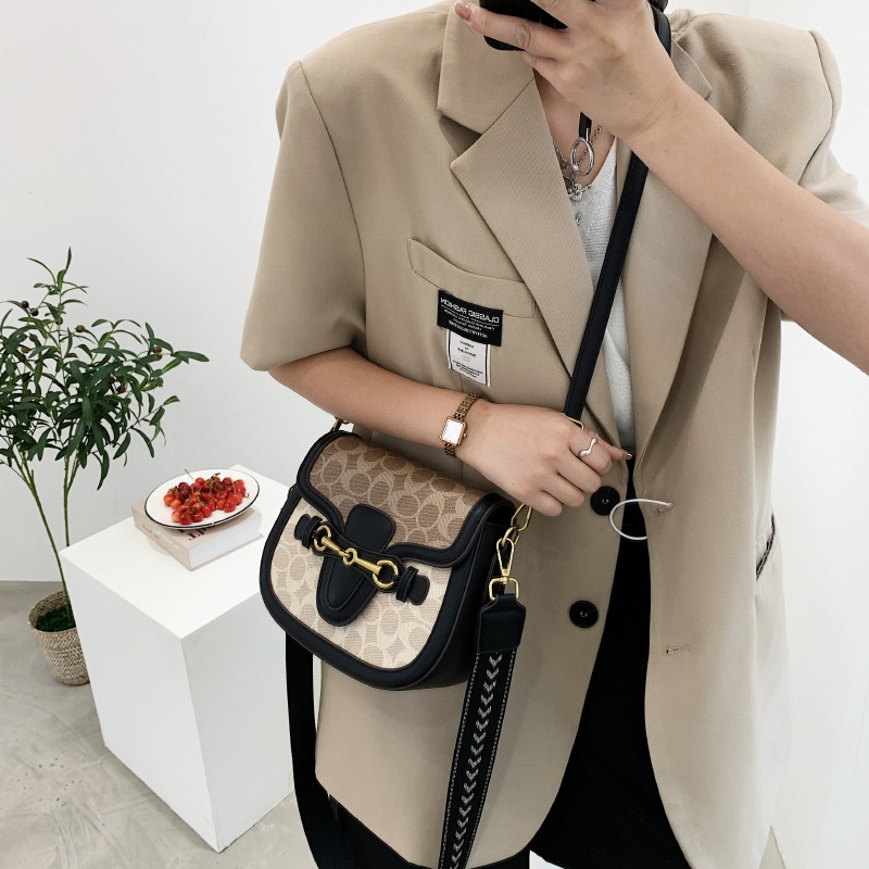 Free shipping 2025 New designer bag Fashion popular printed single shoulder crossbody bag premium texture for womens