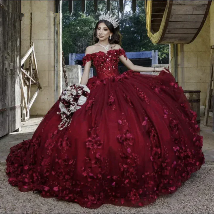 Luxury Princess Burgundy Quinceanera Dress Off Shoulder Sweetheart Beading With 3D Flowers Ball Gown Elegant Tulle Dresses Sweet 15 16 Birthday Party 