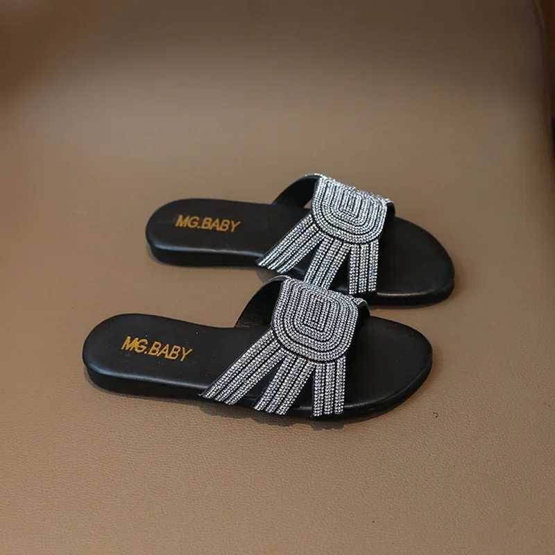 Slipper 2024 Summer Childrens Princess Slide Suitable for Girls Flat Water Diamond Fashion Edition Soft and Comfortable Casual Shoes S25326