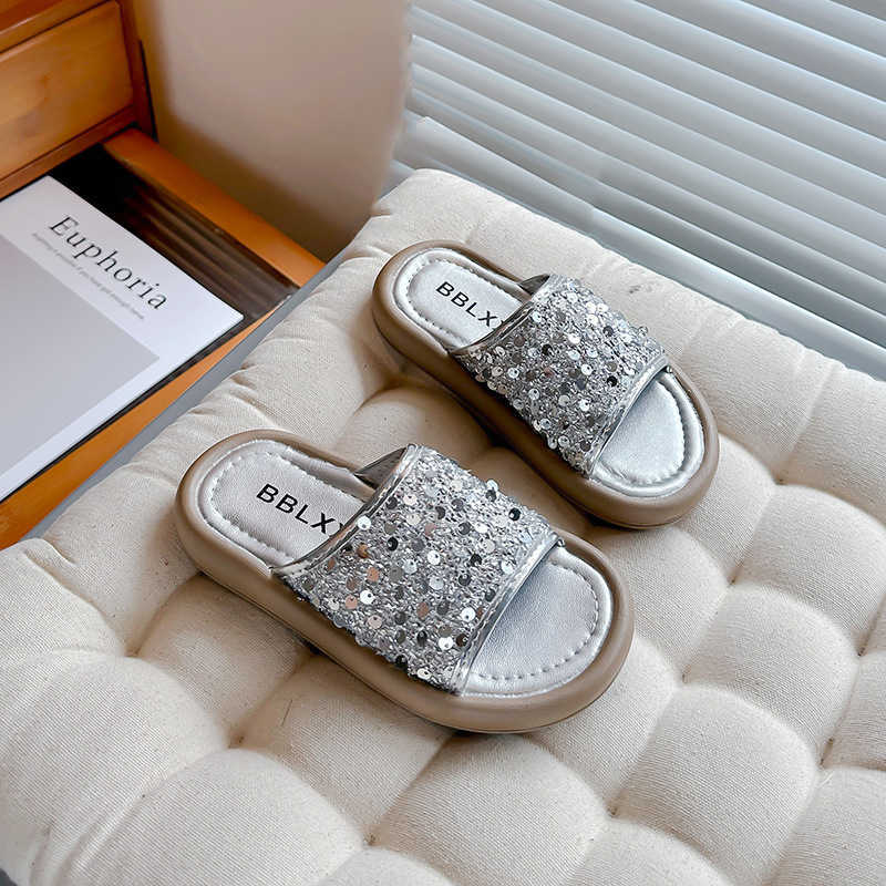 Slipper Childrens slippers Korean version sequined little girls stylish princess shoes for outdoor activities 2024 summer new anti slip casual shoes S