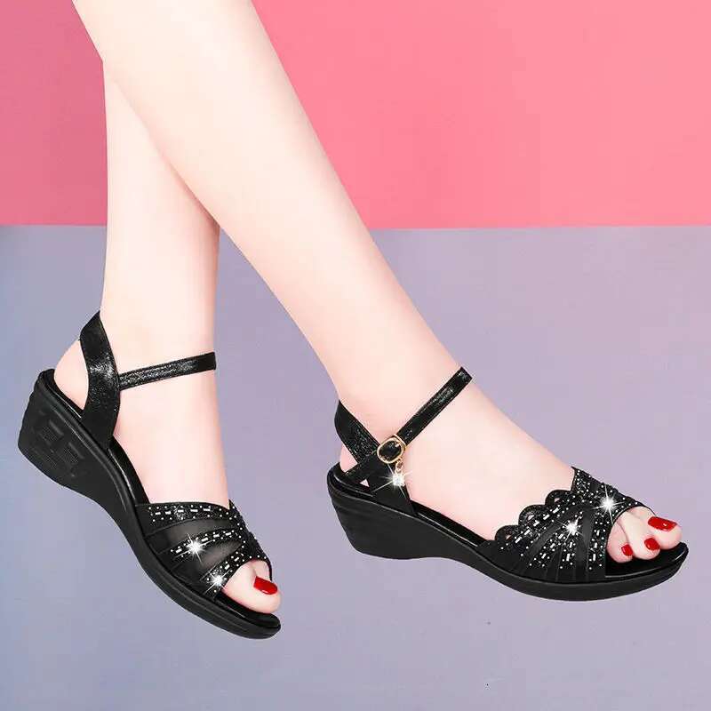 2025 Summer New Women's Lightweight Wedge Designer Fashion Thick Bottom Sandals