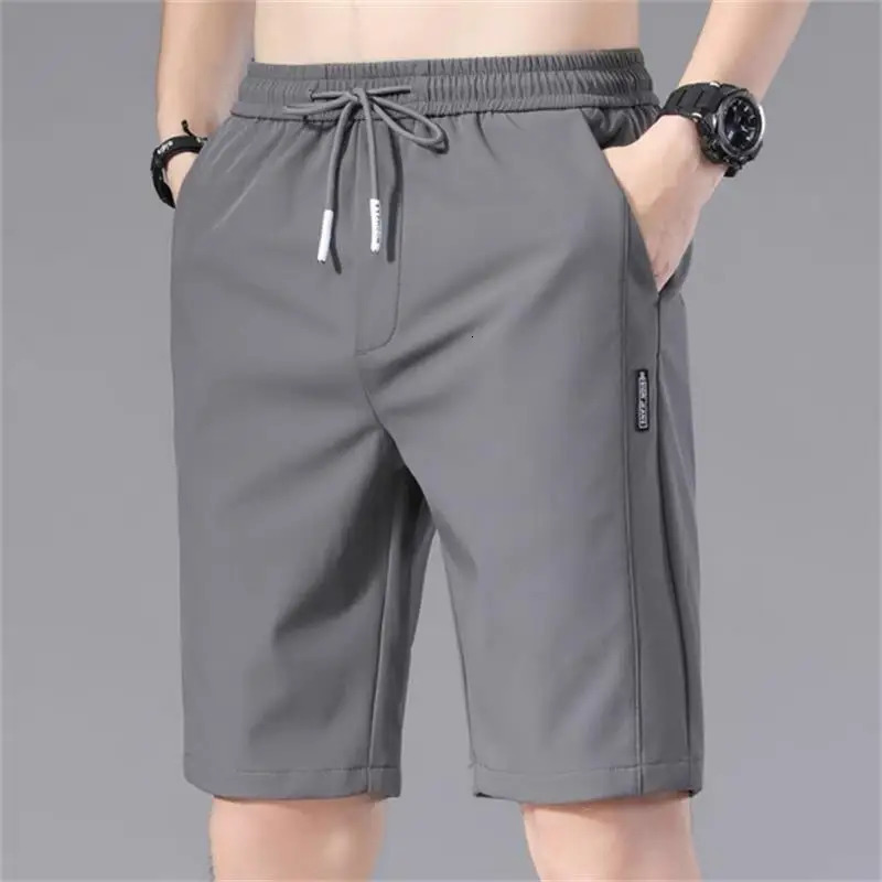 2024 Summer Mens Sports Shorts Solid Color Straight Pattern Loose Elastic Waist Pull up Casual Running 250326
