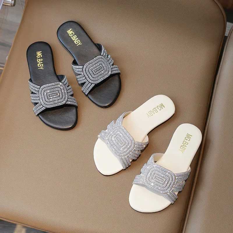 Slipper 2024 Summer Childrens Princess Slide Suitable for Girls Flat Water Diamond Fashion Edition Soft and Comfortable Casual Shoes S25326