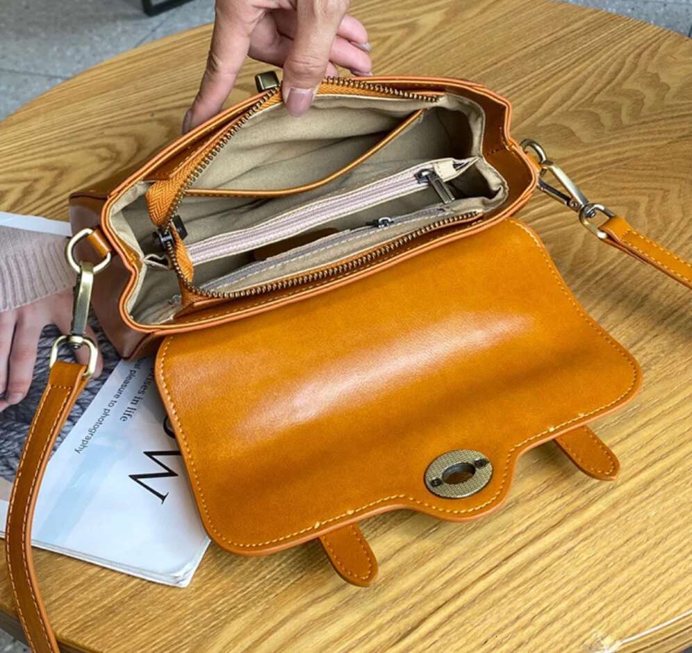 2025 New Designer Baguette Cowhide Women Handbag Fashion Mini Party Shopping Slant Vintage Cambridge Bag