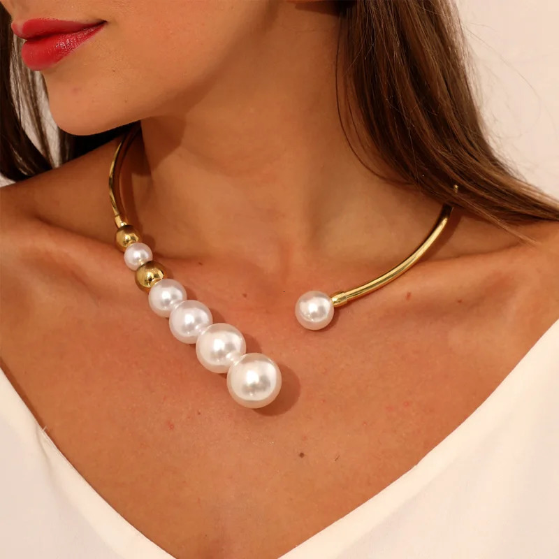 Exaggerated Pearl Neck for Women Simple Versatile Golden Beam Opening Collar Exquisite Clavicle Korean Fashion Jewelry Gift 250325