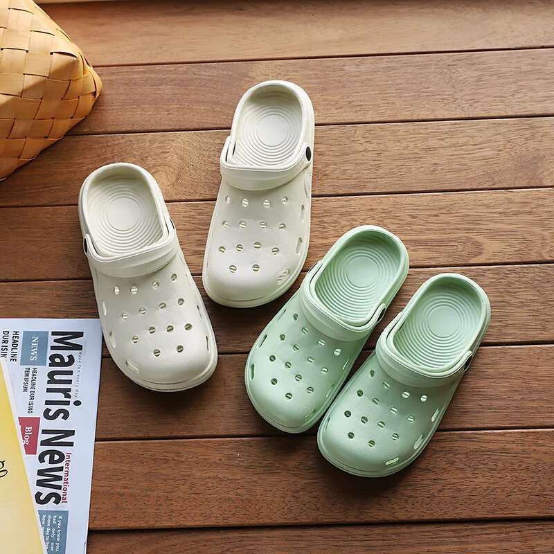 2025 Summer New Waterproof Slippers for Women Outdoor Designer Fashion Slippers Soft soled Garden Shoes Indoor Care Shoes Sandals2