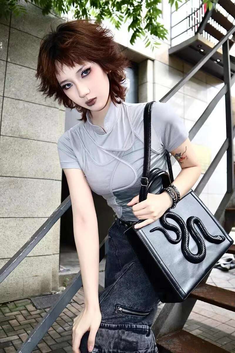 Original Niche Design 2023 New High Quality Snake Handbags For Women Fashion Trend Dark Wind Crossbody Bag Bolso Mujer Hot Sale
