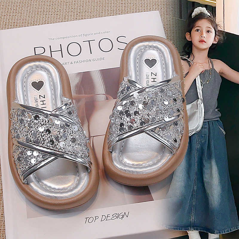 Slipper Summer 2024 new girls non slip beach shoes versatile cool slippers for adults non slip soft soled slippers princess shoes S25326