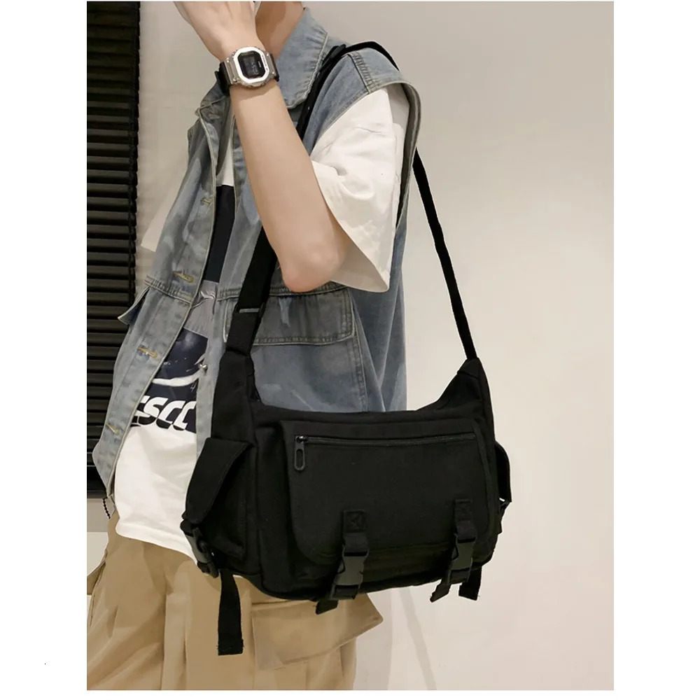 Simple cross body bag for men and women in Japan large capacity functional single shoulder messenger tool style 250326