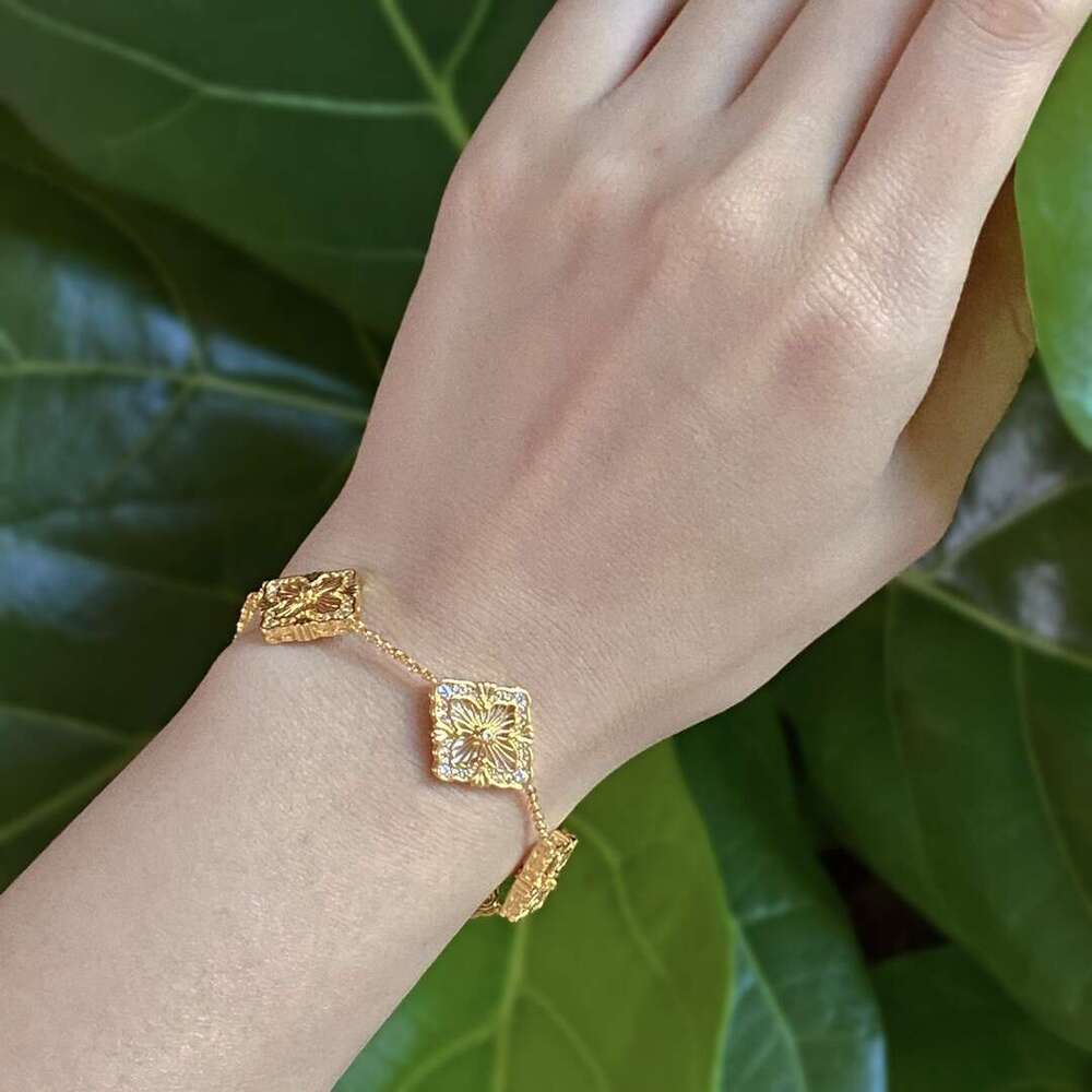 High version Buchi five wer dia clover shell agate palace style women's plated bracelet