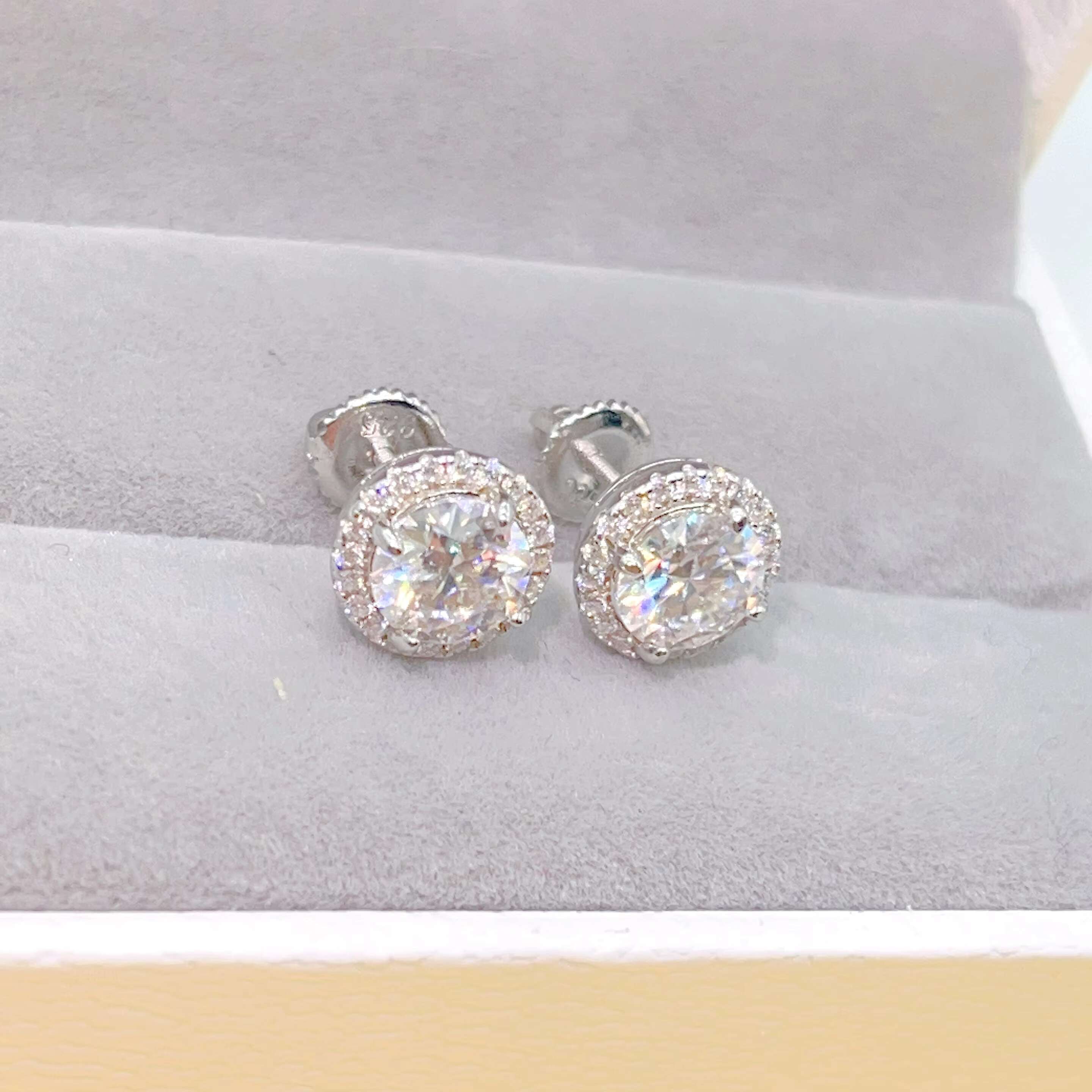 Fine Jewelry 925 Sterling Silver Fashion Bling Jewelry Vvs Moissanite Stud Earrings