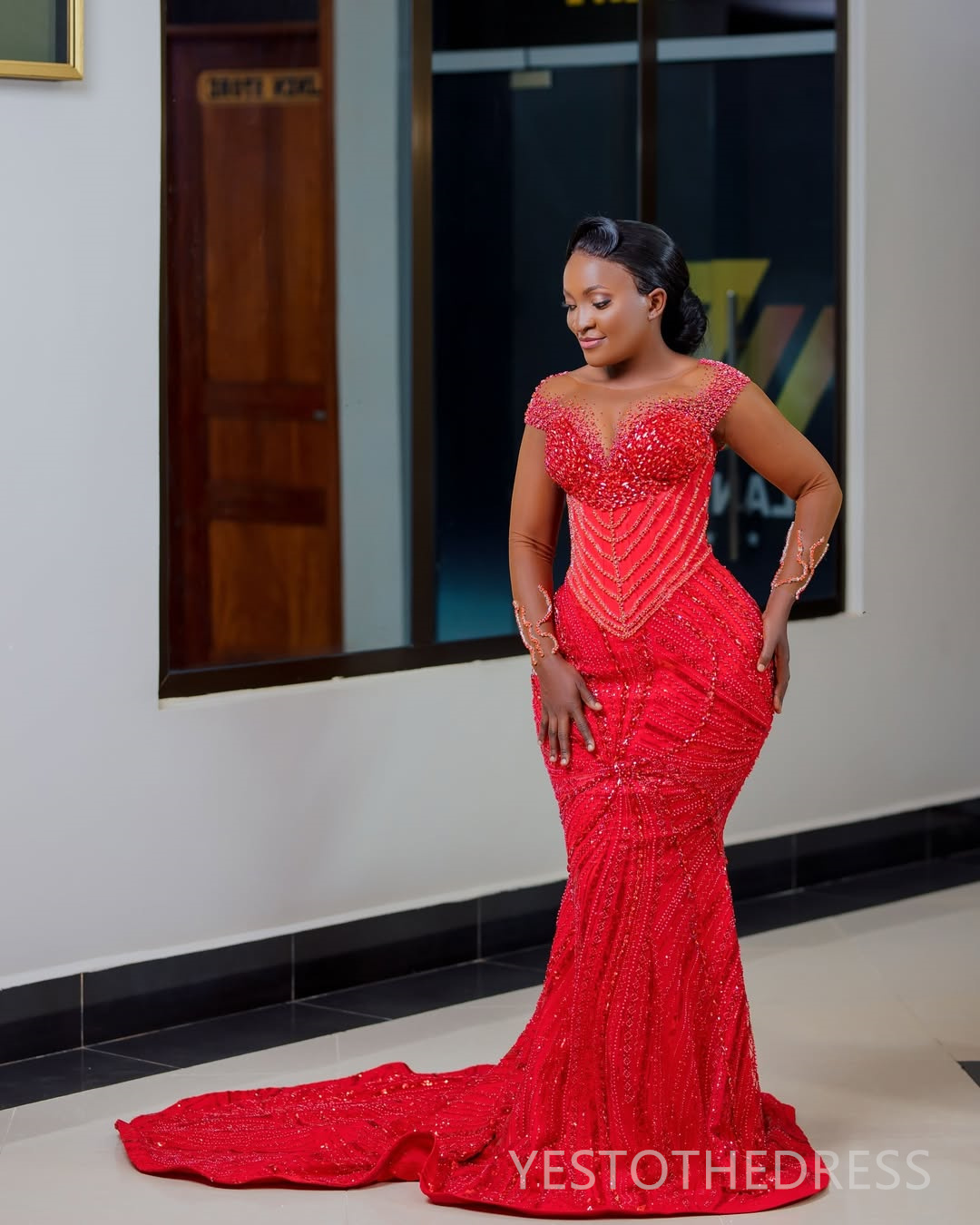 2025 Plus Size Red Prom Dress Mermaid Prom Dresses Formal Gowns Illusion Sheer Neck Long Sleeves Beaded Lace Crystals Birthday Second Reception Gowns 