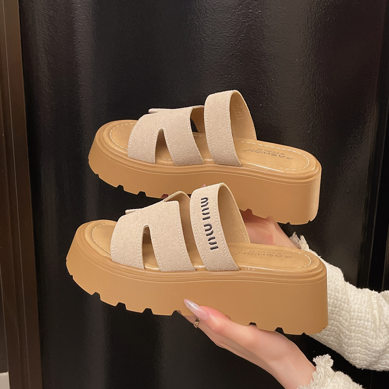 Free Shipping 2025 new designer sandals slippers platform casual comfortable sandals slides womans sandal outdoor Slipper woman shoes