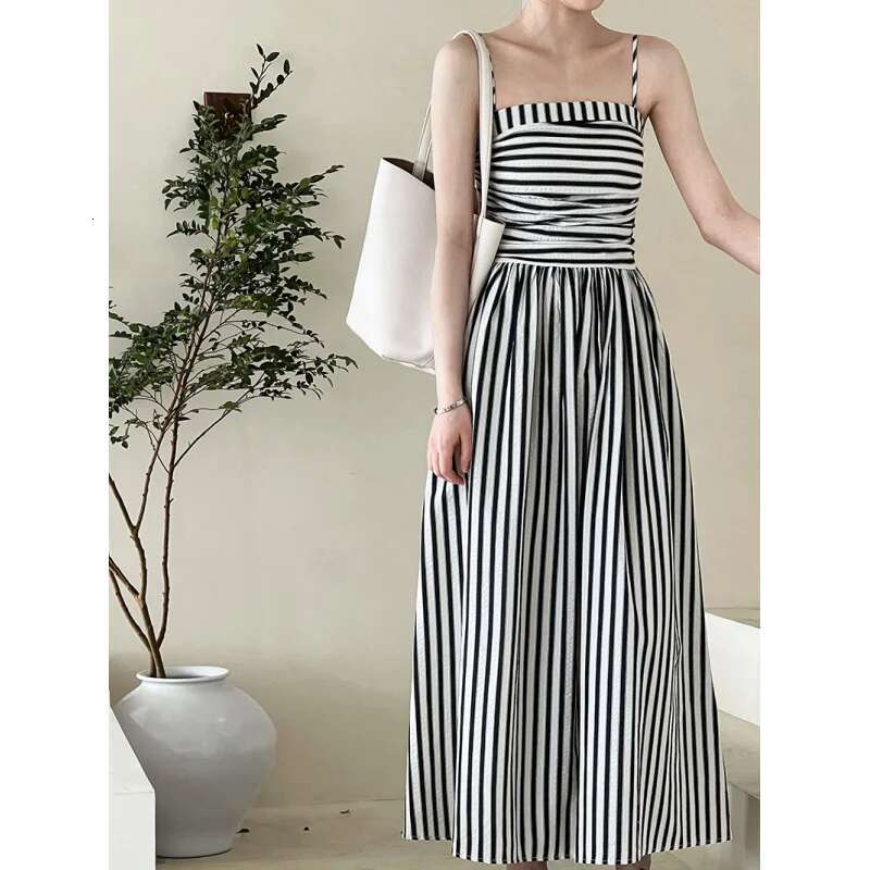 Dongdumaoyi Gestreepte Strapless Jurk In Franse Stijl Voor Dames Met High End Gevoel Off Shoulder Ruches Taille Lange Rok Zomer C