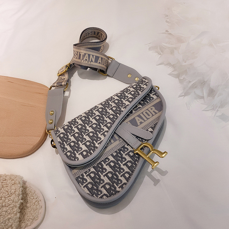 new Small crossbody backpack with wide shoulder strap novel niche design fashionable hot and Western-style bag