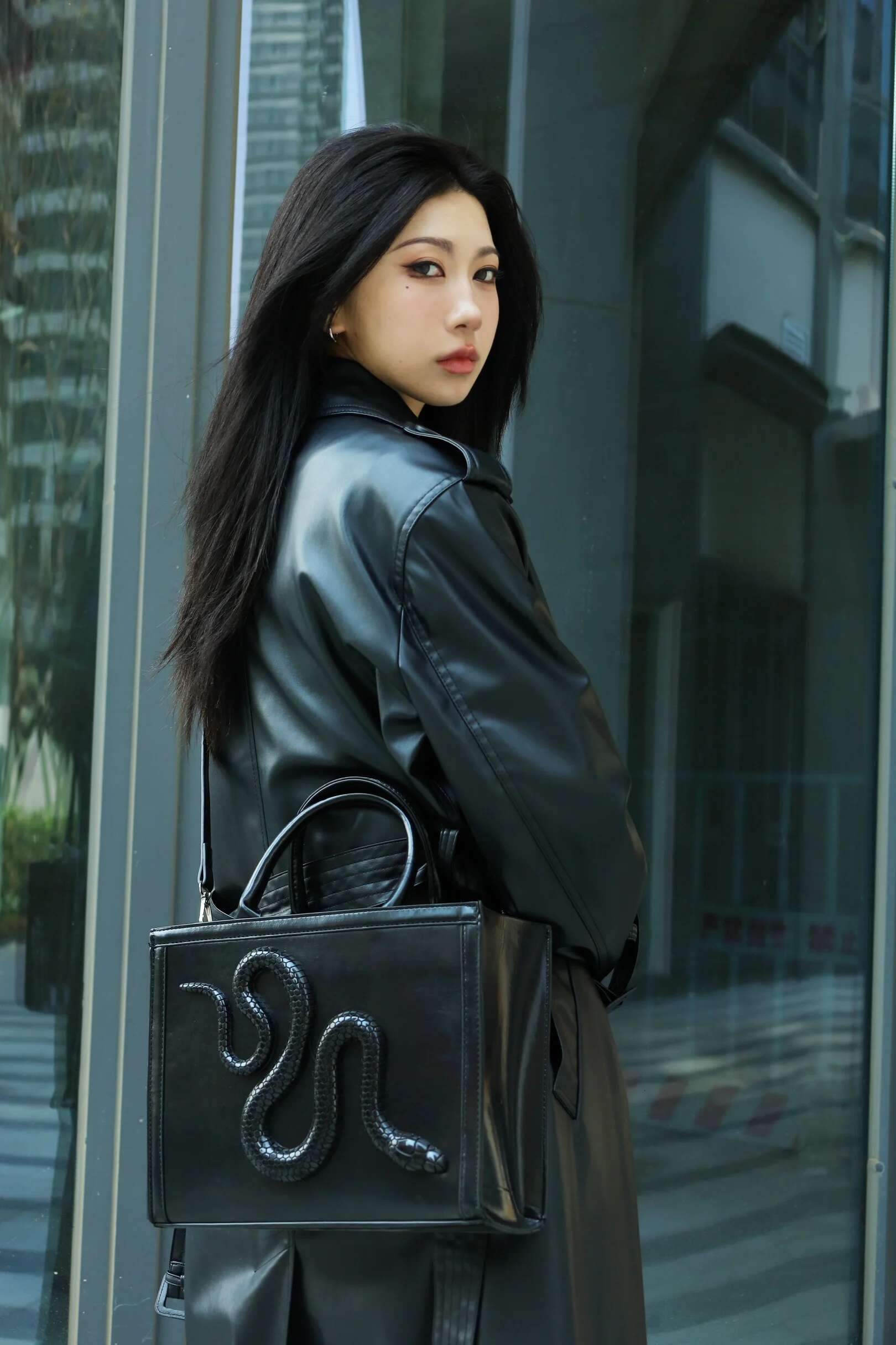 Original Niche Design 2023 New High Quality Snake Handbags For Women Fashion Trend Dark Wind Crossbody Bag Bolso Mujer Hot Sale