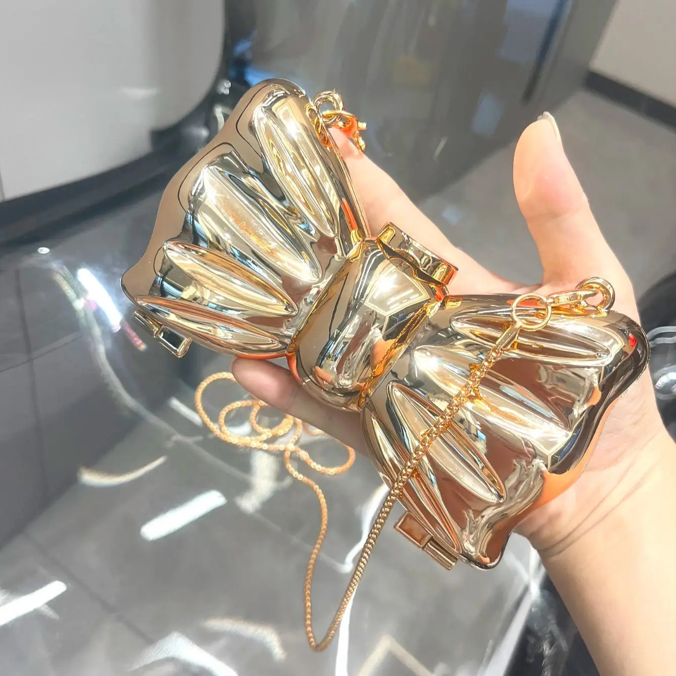 Golden evening dress wallet and handbag y ner shoulder bag with interesting shapes for parties weddings round acrylic shiny clutch 250326
