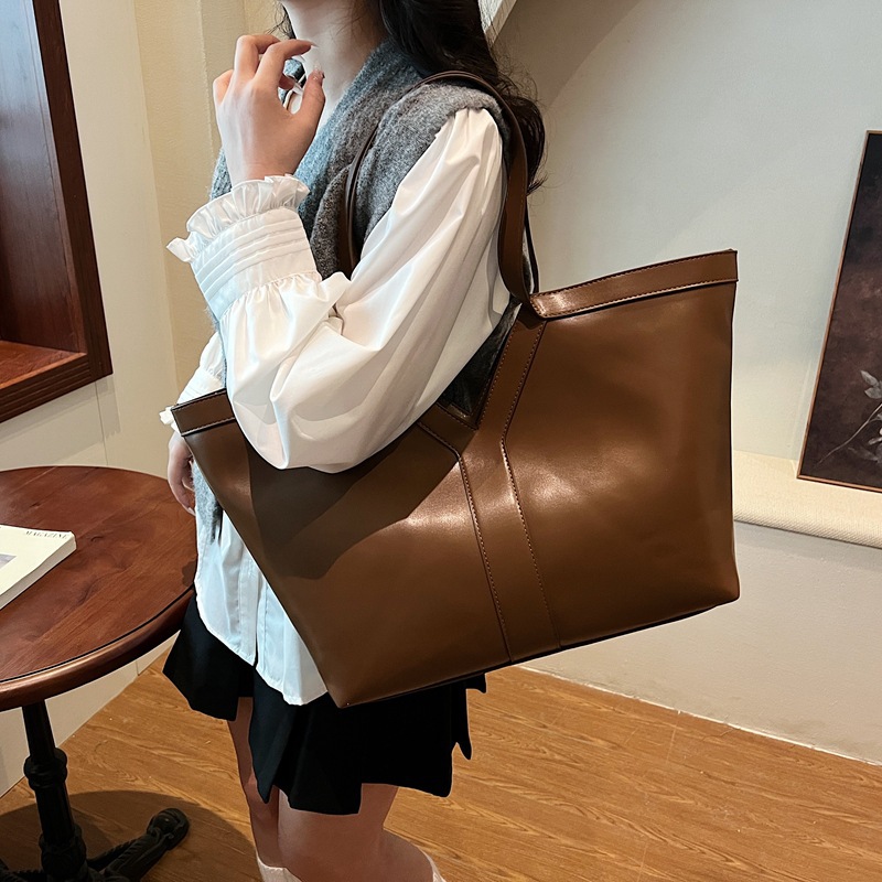 Fashion large capacity Tote bag new commuter shoulder bag senior sense of fashion casual women's bag 2025