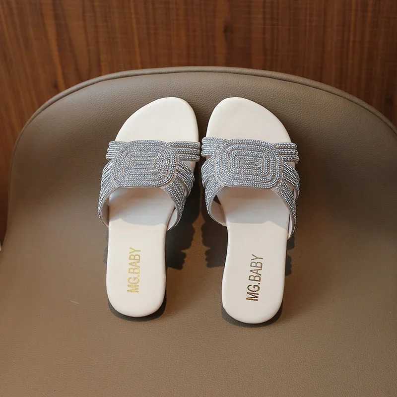 Slipper 2024 Summer Childrens Princess Slide Suitable for Girls Flat Water Diamond Fashion Edition Soft and Comfortable Casual Shoes S25326