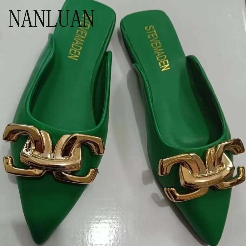 Boutique Fashionable Womens New Style Comfortable Flat Women's Shoes High Quality Metal Decorative Fashion Slippers