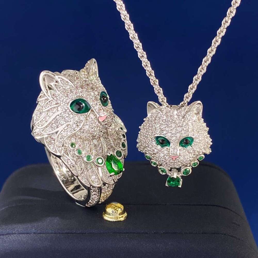 New raccoon shaped jewelry ring with sparkling diamond light and dynamic elf green eyes