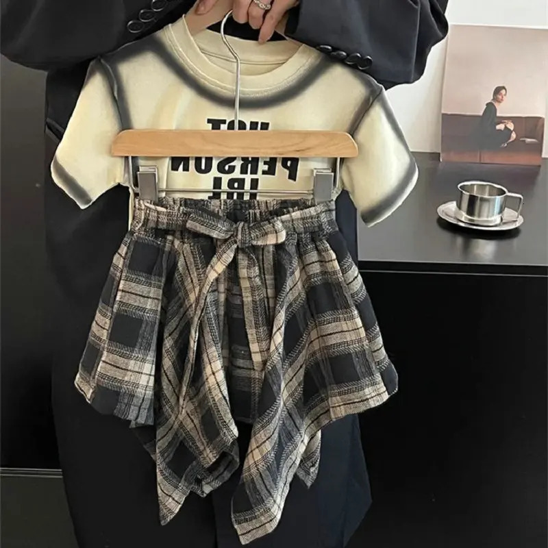 Summer Childrens Clothing Girl Set Fashionable Letter Stroke Edge Short Sleeved T-ShirtStreet Style Irregular Plaid Half Skirt 250326
