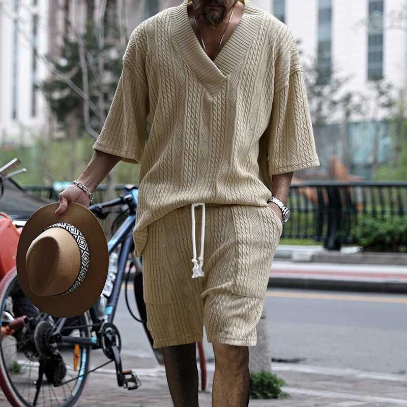 Mens casual suit twisted knit V-neck short sleeved T-shirt and shorts 2 pieces summer outdoor sports casual loose zipperXJ250326