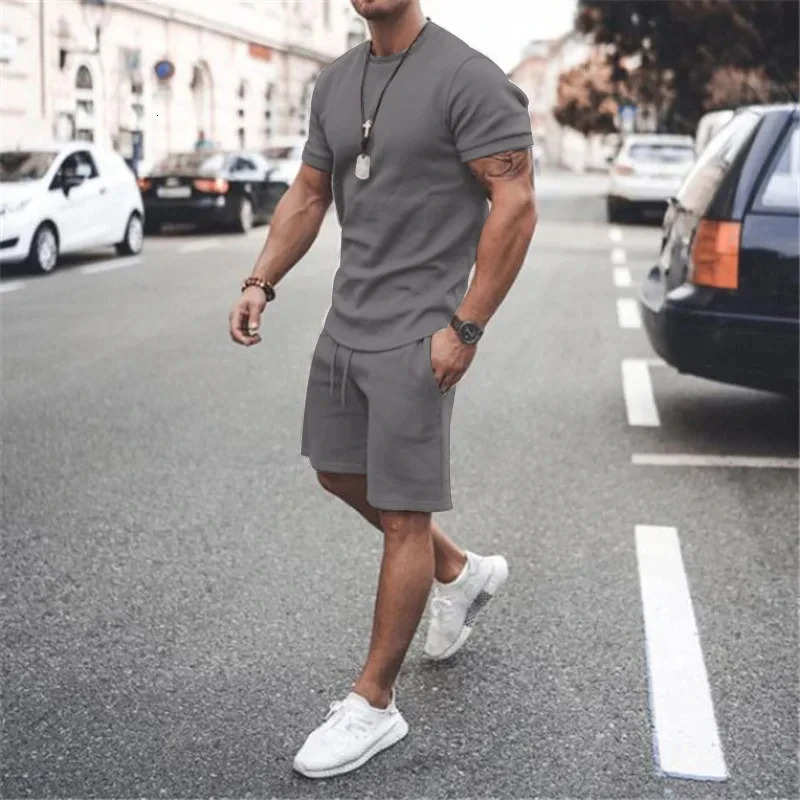 Solid color European and American mens 13 summer short sleeved Tshirtshort 2piece casual sports set 250327
