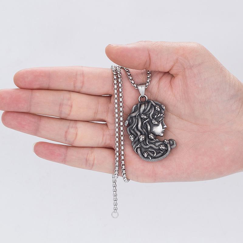 Medusa-Inspired Serpentine Chain Necklace Elegant 60cm Punk Fashion Jewelry