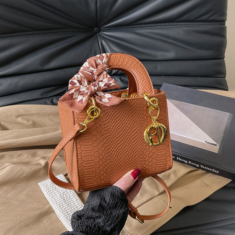 Women's bag new crocodile handbag Silk scarf woven Diana bag hand bill shoulder diagonal span 2025