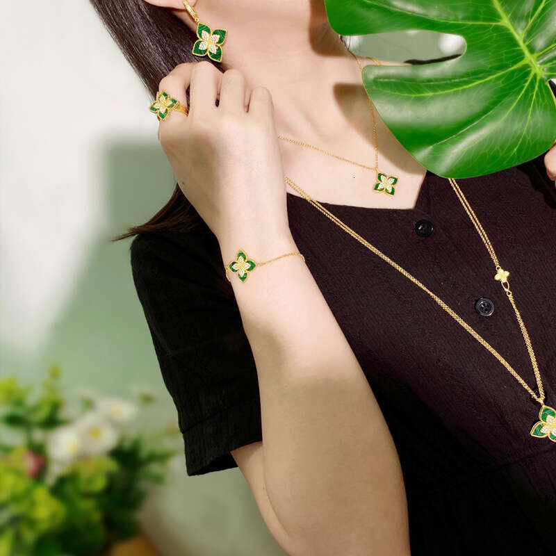 RC Four Leaf Clover Sparkg Dia wer Female Coldness Style Three Dimensional Pendant Ins Wind Earrings
