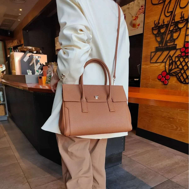 New Fashion Stylish First Layer Cowhide Leather Women Handbag Grey Large High-End Office Commuter Travel Tote Black