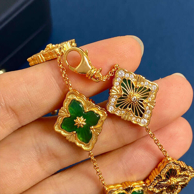 High version Buchi five wer dia clover shell agate palace style women's plated bracelet