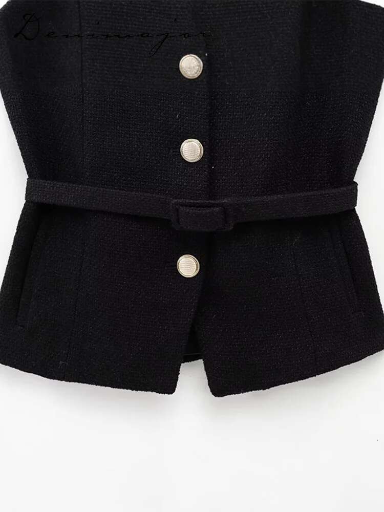 Metal Buckle Belt Top Women Slim Sleeveless Single-Breasted Button O-Neck Vest Female Summer Fashion Commute Lady Outwear