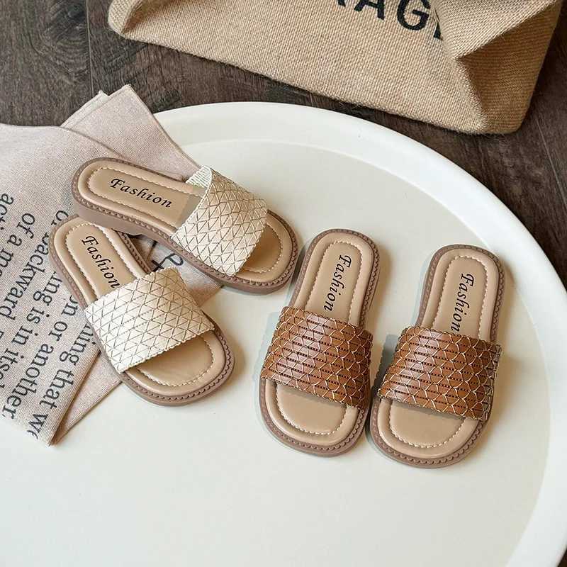Slipper 2024 Summer New Girl Slide Fashion Baby Flip Leisure Soft Bottom Indoor and Outdoor Slide S25326